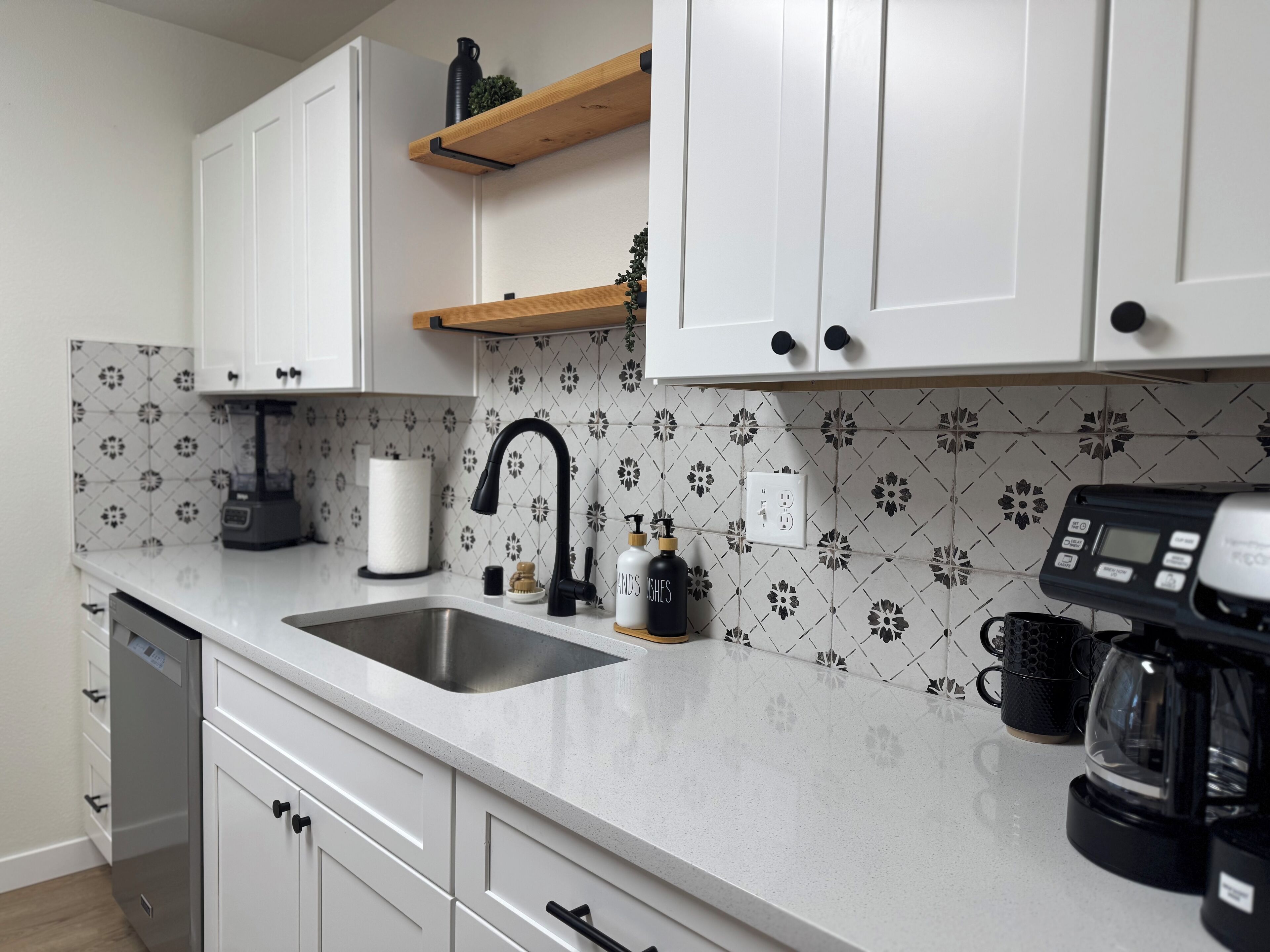 雪櫃、微波爐、焗爐、爐具