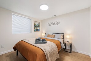 5 bedrooms, iron/ironing board, free WiFi, bed sheets