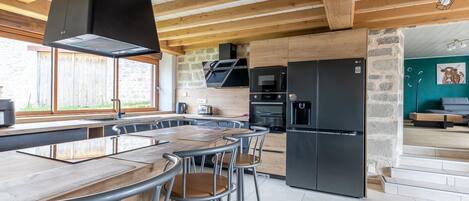 Kühlschrank, Mikrowelle, Ofen, Geschirrspüler