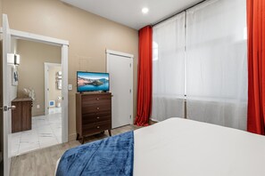 1 bedroom, iron/ironing board, free WiFi, bed sheets - Terracotta Suite | Historic Peach St (Medford)