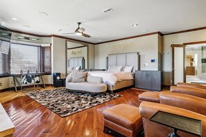 Tabla de planchar con plancha, wifi, ropa de cama