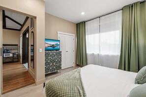 واي فاي مجانًا وملاءات أسرّة