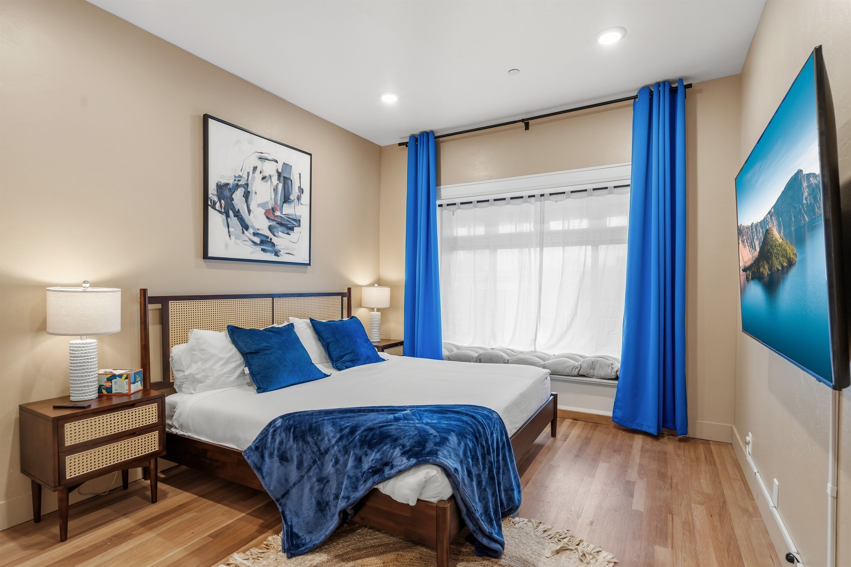 واي فاي مجانًا وملاءات أسرّة