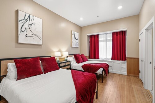 Crimson Family Suite | 2 Queen Beds