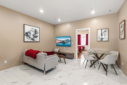 Crimson Family Suite | 2 Queen Beds