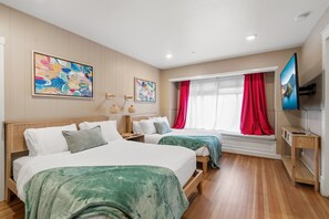 1 bedroom, free WiFi, bed sheets - Raspberry Suite | Sleeps 4 + 2 Beds (Medford)