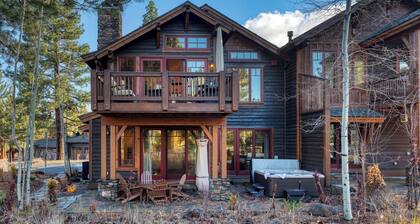 Truckee Escape w/ Hot Tub, Minutes to Skiing, Dining & Trails Valmont Lodge by Lake Tahoe