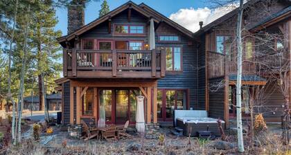 Truckee Escape w/ Hot Tub, Minutes to Skiing, Dining & Trails Valmont Lodge by Lake Tahoe