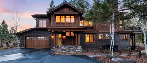 Rumah (3 Bedrooms) | Bagian depan properti