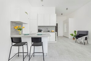 Réfrigérateur, four, plaque de cuisson, lave-vaisselle