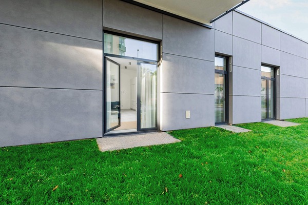 Enjoy easy access to the city's attractions from this well-located building.
