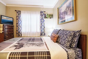 2 bedrooms, iron/ironing board, travel cot, free WiFi - 10 Minutes Walk To Anakeesta, 2BR/2BA, Sleeps 6, Elevator on Premises (Gatlinburg)