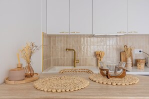 SĂšche-cheveux, serviettes fournies, papier toilette