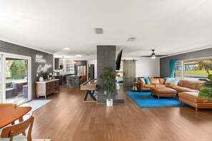 Älytelevisio, videopelejä, pöytäjalkapallopöytä, pöytätennispöytä