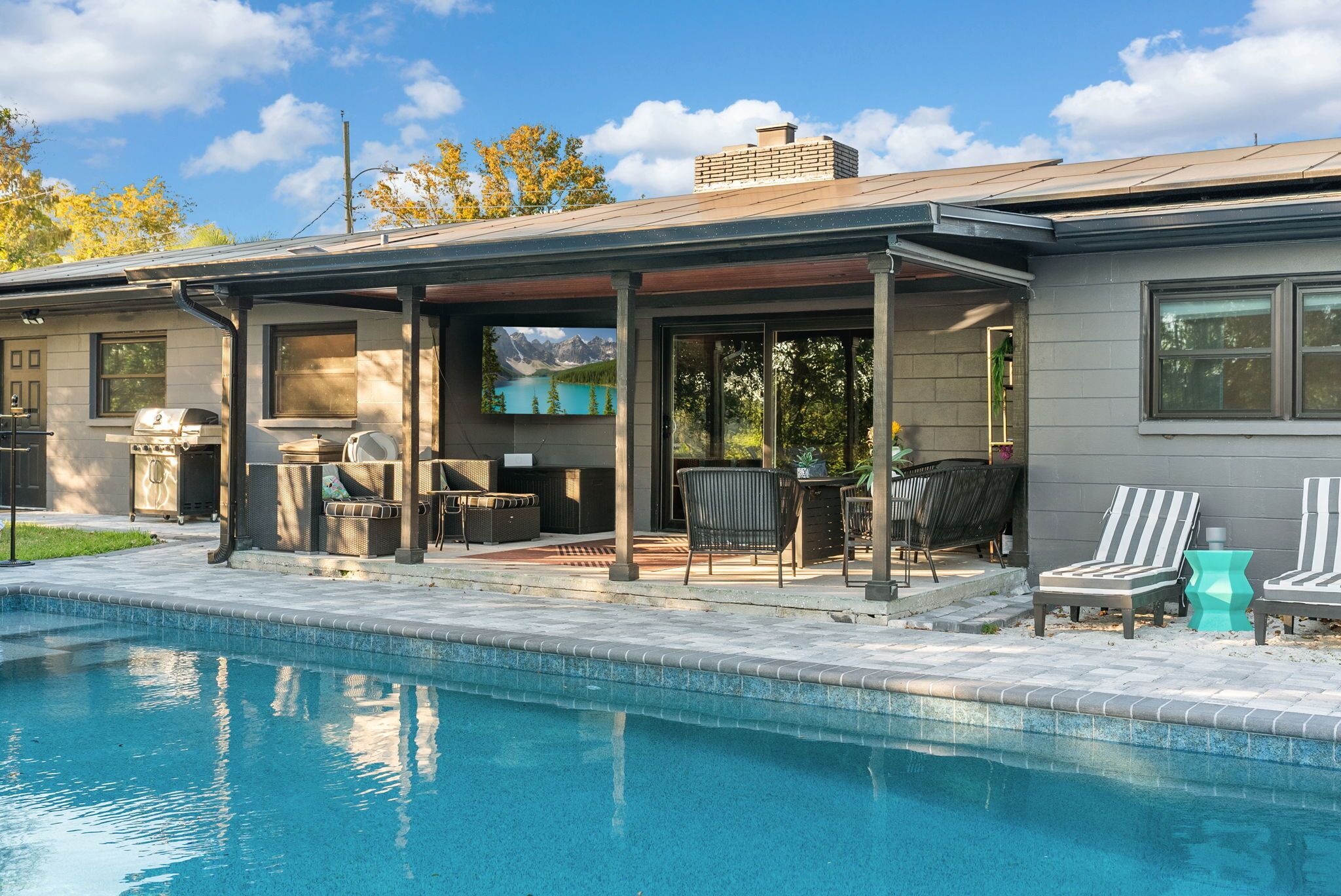 Alberca al aire libre y alberca climatizada