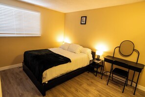2 chambres, bureau, fer et planche à repasser, accès au Wi-Fi (inclus)