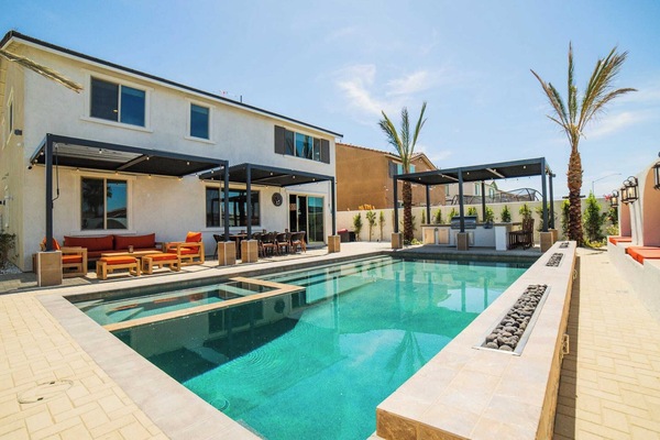 House (Multiple Bedrooms) | Front of property