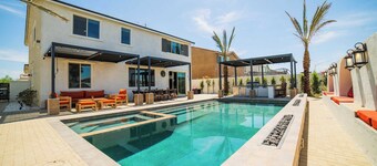 Stylish Home w/ Pool, Firepit, Chefs Kitchen & Scenic Outdoor Living Casa Mirage by Avantstay