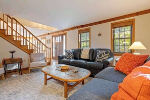TV, fireplace - The House on Cranberry - For 8 (Kennebunk)