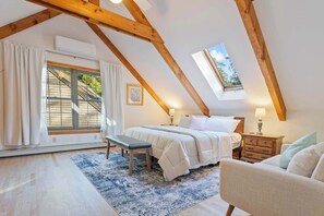 4 bedrooms, WiFi, bed sheets - The House on Cranberry - For 8 (Kennebunk)