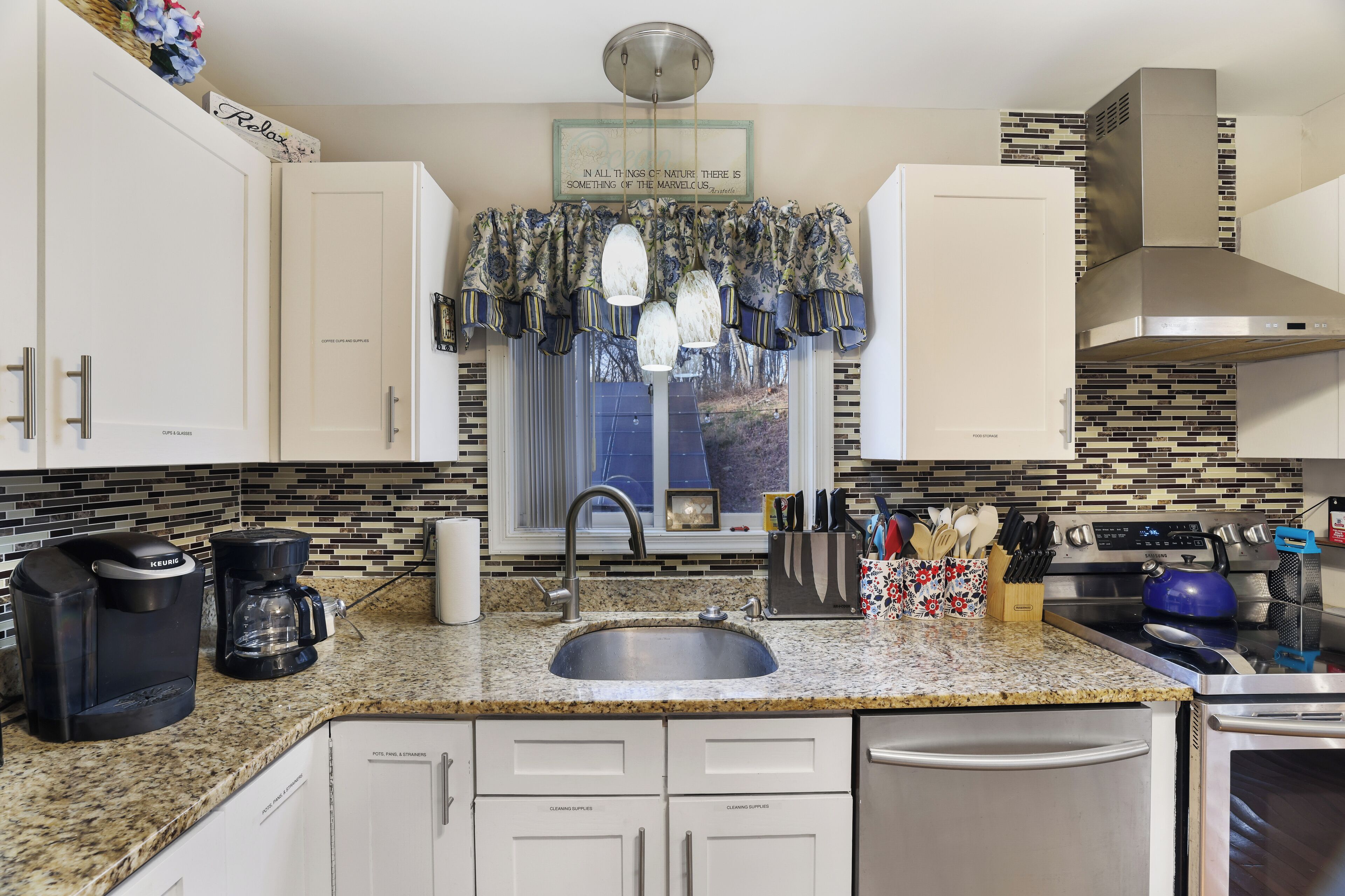 Microondas, horno, parrilla de estufa y lavavajillas 