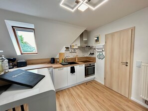 Kühlschrank, Herdplatte, Geschirrspüler