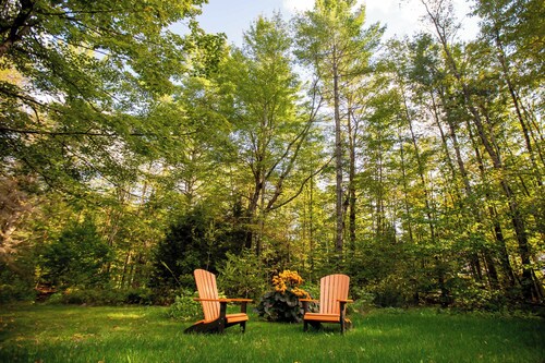 Modern Woodland Escape w Wshr dryer and Large Yard