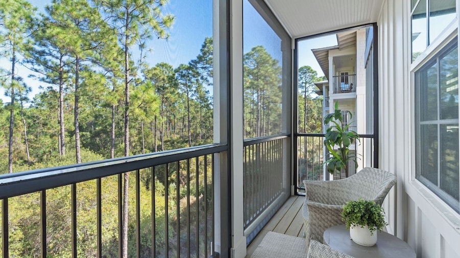 Bright 30A Two-suite Condo Balcony Views, Pool, Hot Tub, Near Gulf Place Emerald Oasis by Avantstay