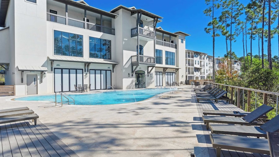 Bright 30A Two-suite Condo Balcony Views, Pool, Hot Tub, Near Gulf Place Emerald Oasis by Avantstay