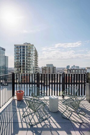 Property grounds - Luxury Designer Apartment 802| Gold Coast/Old Town (Chicago)