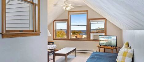 Cuna de viaje, wifi y ropa de cama