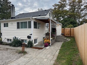 Exterior - Modern 5BR Burien Retreat • Close to SEA Airport • Sleeps Large Groups (Burien)