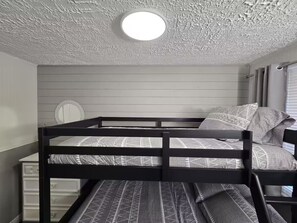 3 bedrooms, iron/ironing board, free WiFi, bed sheets - Entire home in Trinity, Canada (Goose Cove)