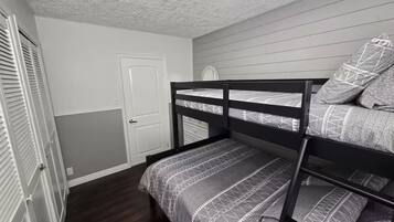 3 quartos, ferros/tábuas de passar roupa, Wi-Fi de cortesia