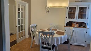 Dining - Entire home in Trinity, Canada (Goose Cove)