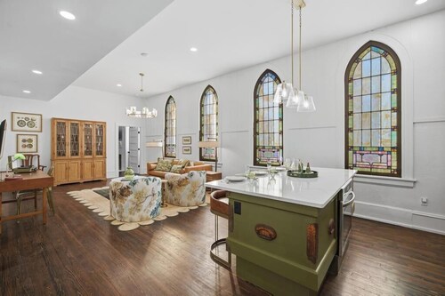 Stained Glass 1BR at the Raven Pool Parking