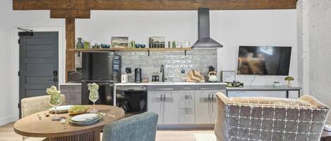 Refrigerador, microondas, parrilla de estufa y lavavajillas