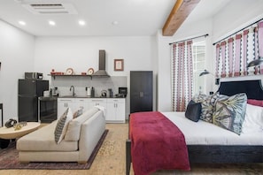 1 habitación, tabla de planchar con plancha, cuna de viaje y wifi