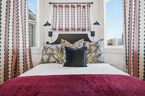 1 bedroom, iron/ironing board, travel cot, WiFi - Elegant Studio at the Raven Pool OnSite Parking (Jacksonville)
