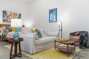 Televisión y oficina 