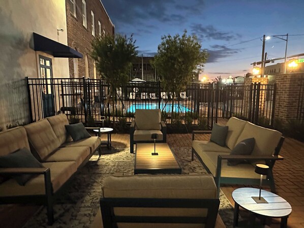 المنطقة المحيطة بالمنشأة