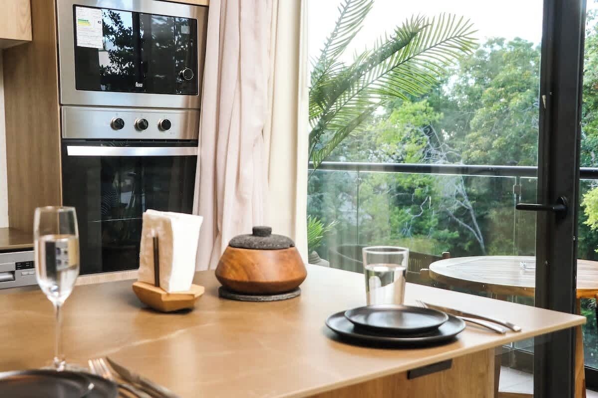 Een koelkast, een magnetron, een kookplaat