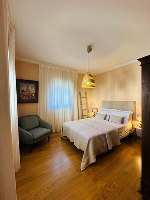 Iron/ironing board, travel cot, free WiFi, bed sheets