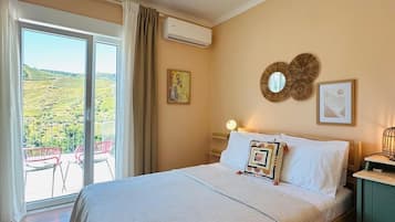 Iron/ironing board, travel crib, free WiFi, bed sheets