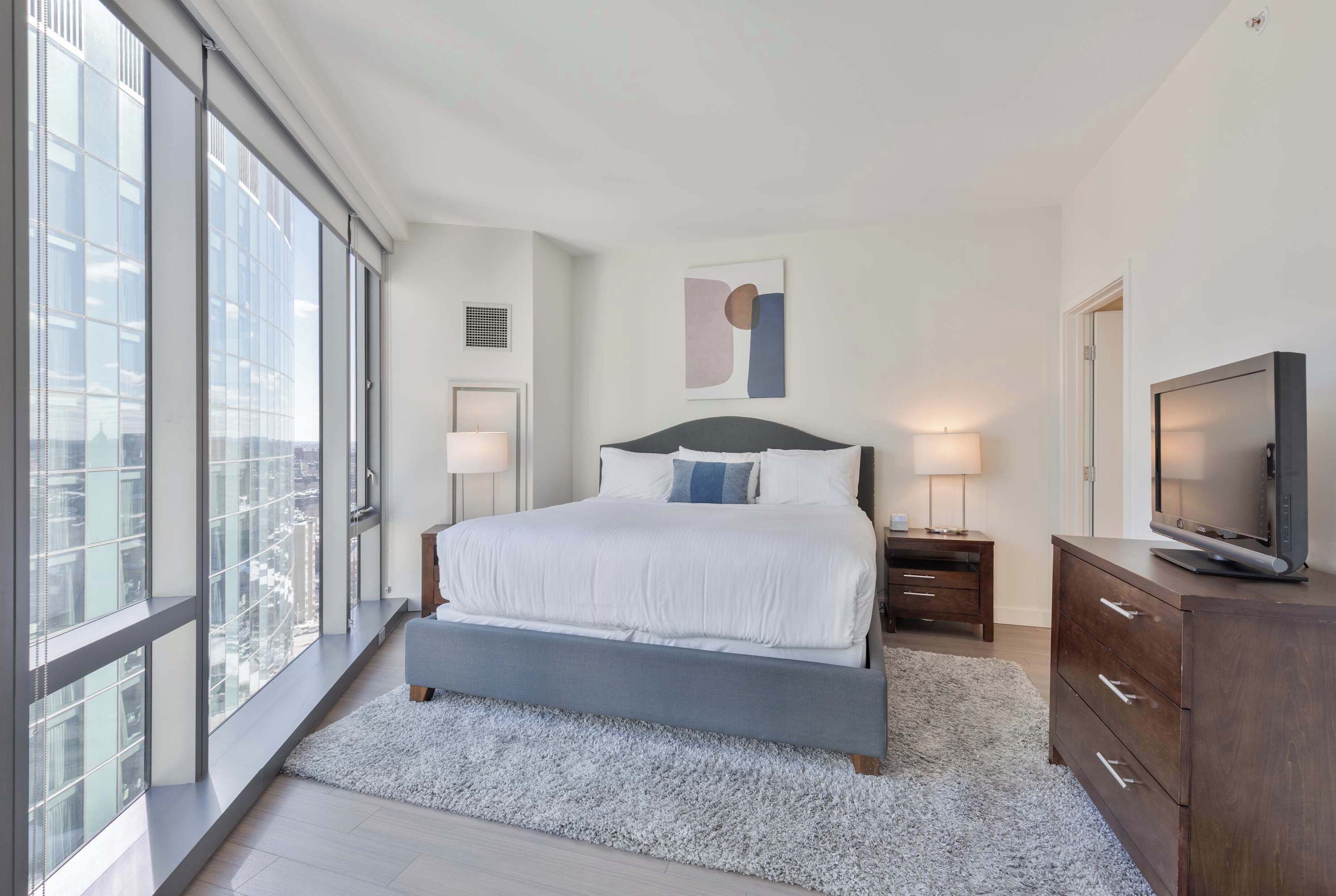 2 bedrooms, desk, iron/ironing board, WiFi