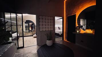 6 habitaciones, tabla de planchar con plancha, internet y ropa de cama