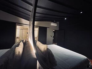6 bedrooms, iron/ironing board, internet, bed sheets - BLACK ROSE (Medellín)