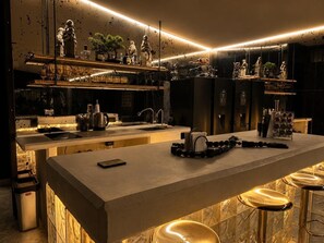 Bar (on property) - BLACK ROSE (Medellín)