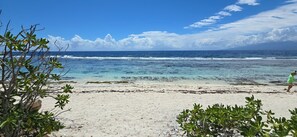 Solsenger og strandhåndklær