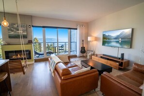 TV, stereo, offices - 311 - Luxury Condo The 5 Senses | View, Pool (Baie-Saint-Paul)